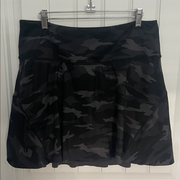 Athleta Dresses & Skirts - Athleta Black Camouflage Women's Skort